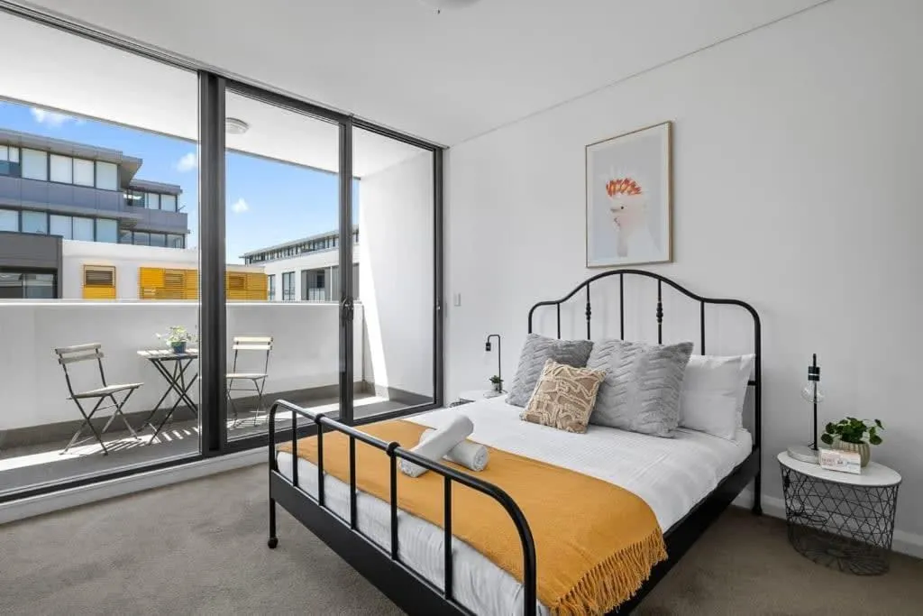 Image of NEW 3BR Apt in Kingsgrove Sleeps 7