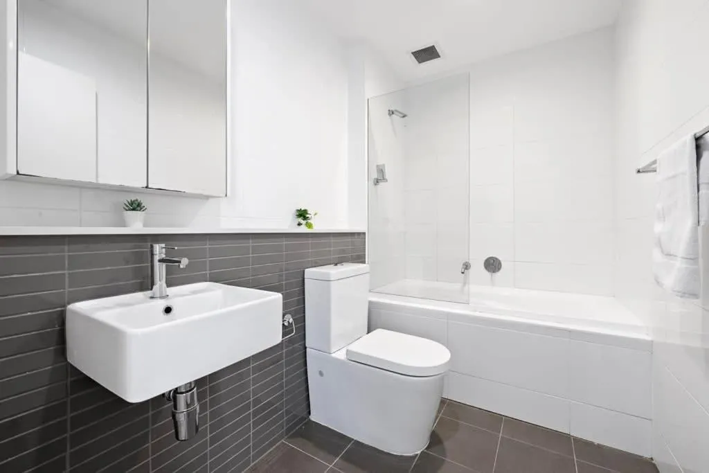 Image 6 of NEW 3BR Apt in Kingsgrove Sleeps 7