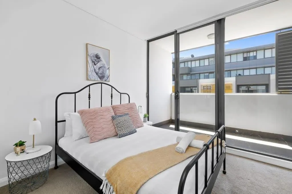Image 5 of NEW 3BR Apt in Kingsgrove Sleeps 7