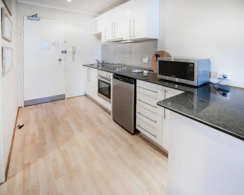 Image 4 of NEW! Ideal 1BR Beachside Studio with Pool