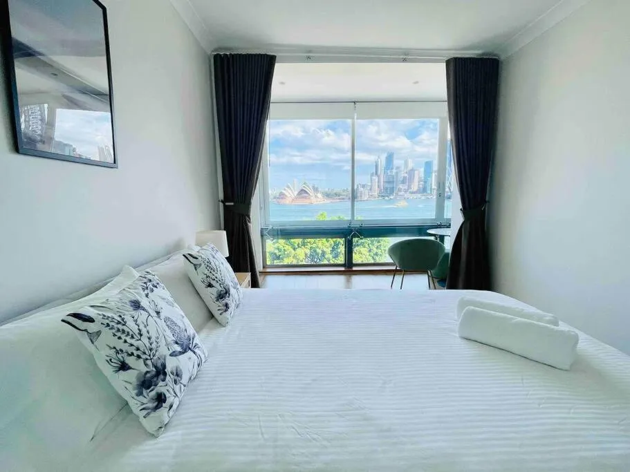 Image 1 of Opera & Harbour bridge view penthouse (3 rooms)