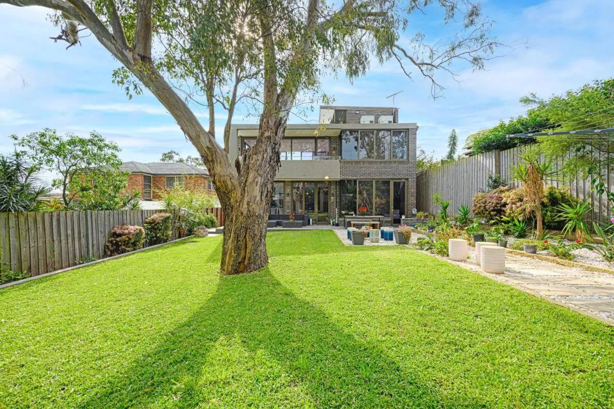 Image 6 of Putney Brand New Luxury House Pool & Waterview