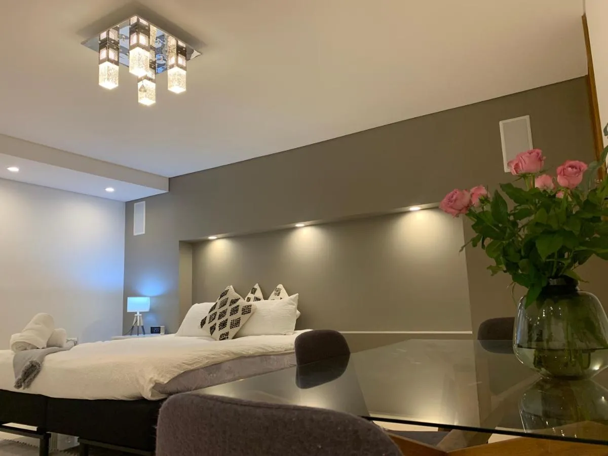 Image 6 of Putney Studio, short drive to parklands & Olympic Park