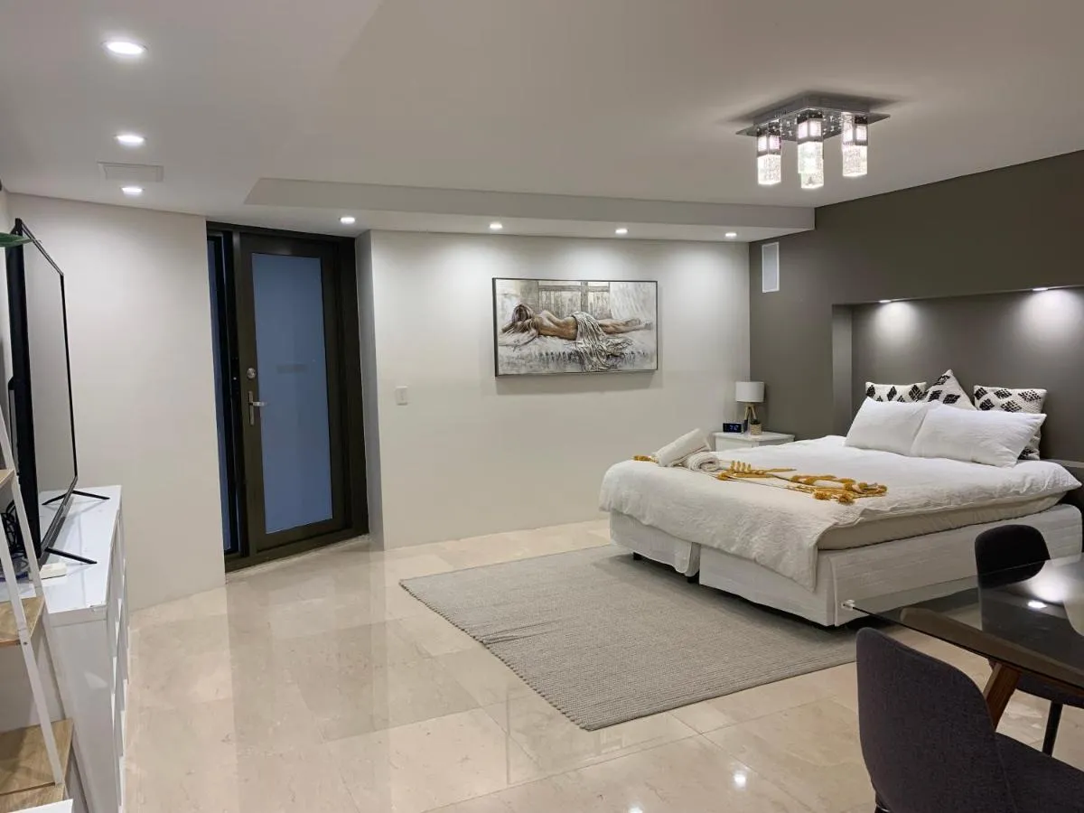 Image 1 of Putney Studio, short drive to parklands & Olympic Park