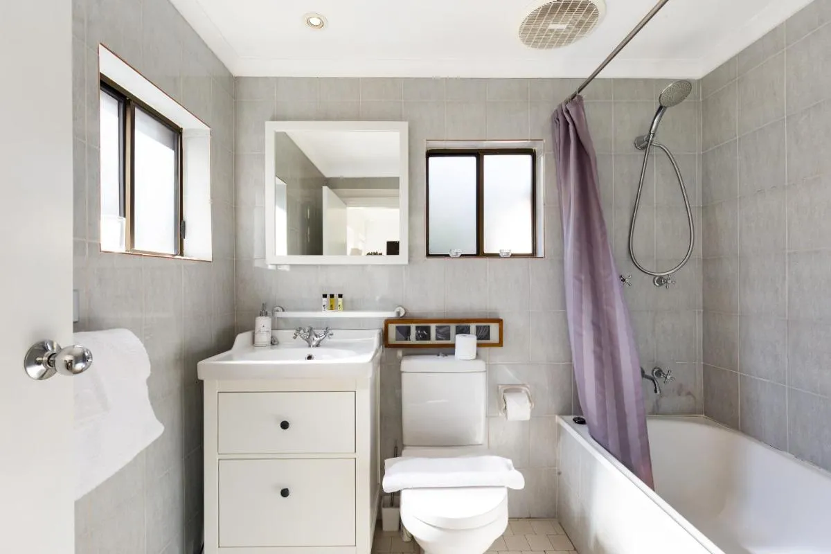 Image 2 of Pyrmont Self-Contained Terrace House (64 BUL)