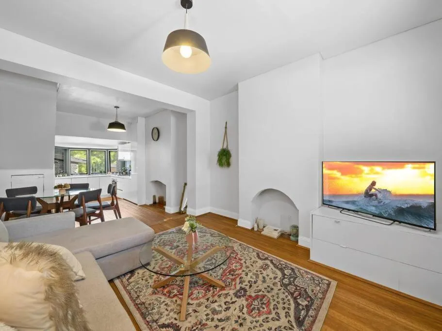 Image of Quaint Aussie 2Br plus 1 loft – Casino & ICC & Chinatown & Darling Harbour & Fish Market