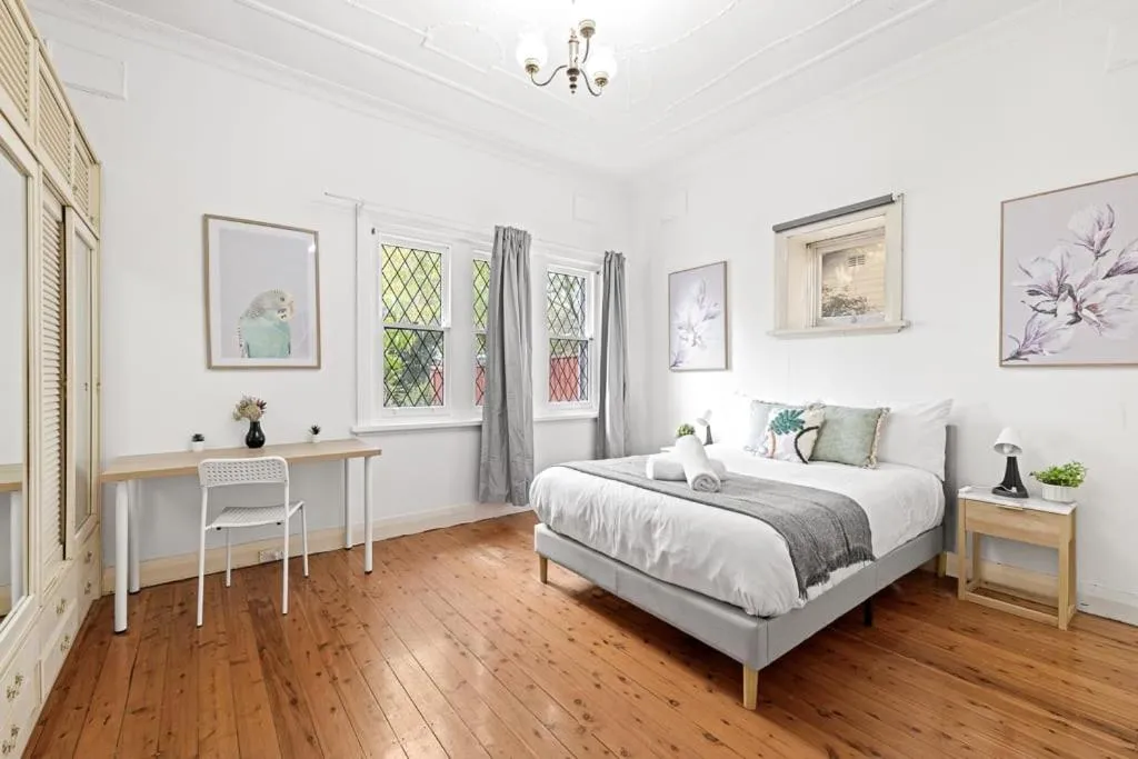 Image of Quaint Retreat – 6BR – Free Parking – Centrally Located