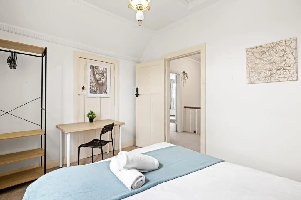 Image 6 of Quaint Retreat – 6BR – Free Parking – Centrally Located