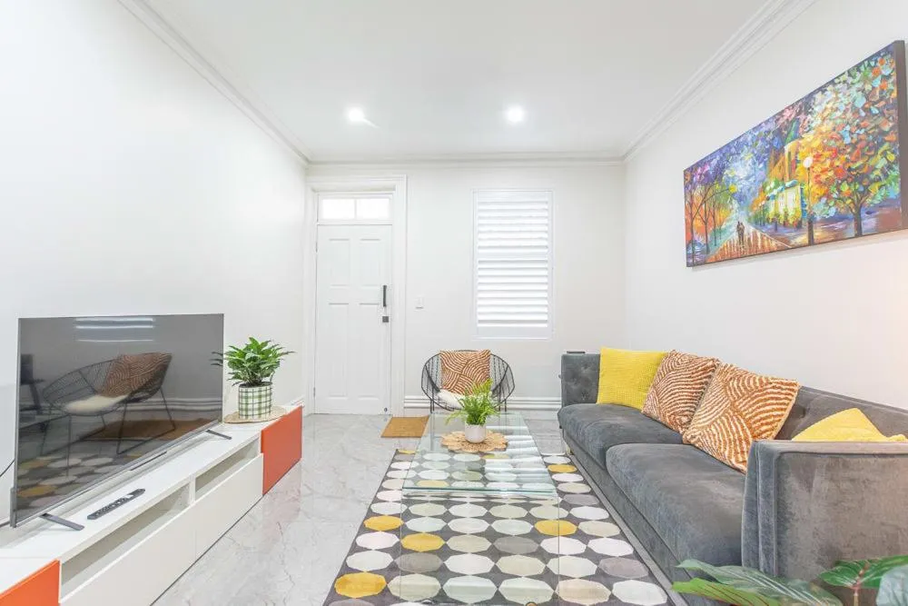 Image of Renovated 4BD Terrace located in Heart of the City