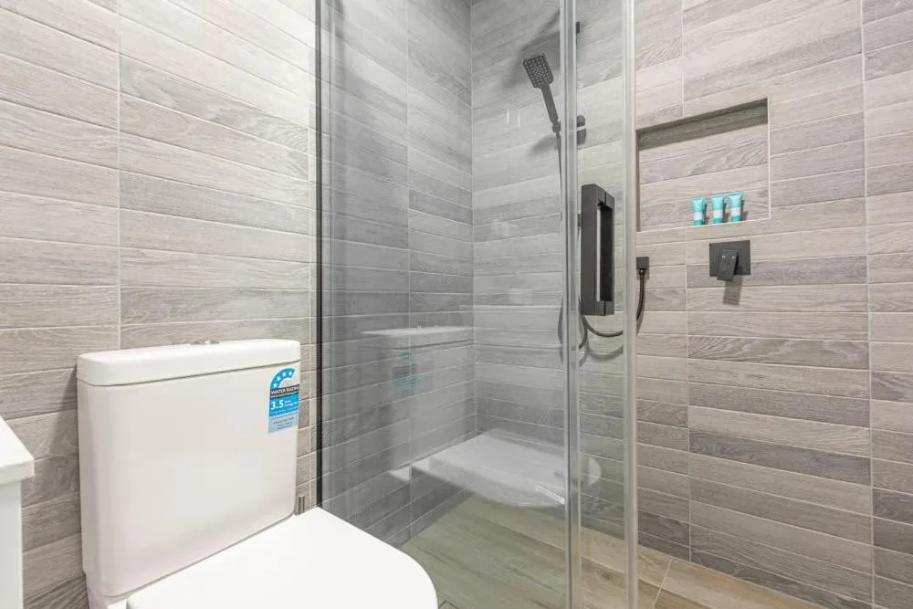 Image 2 of Renovated 4BD Terrace located in Heart of the City