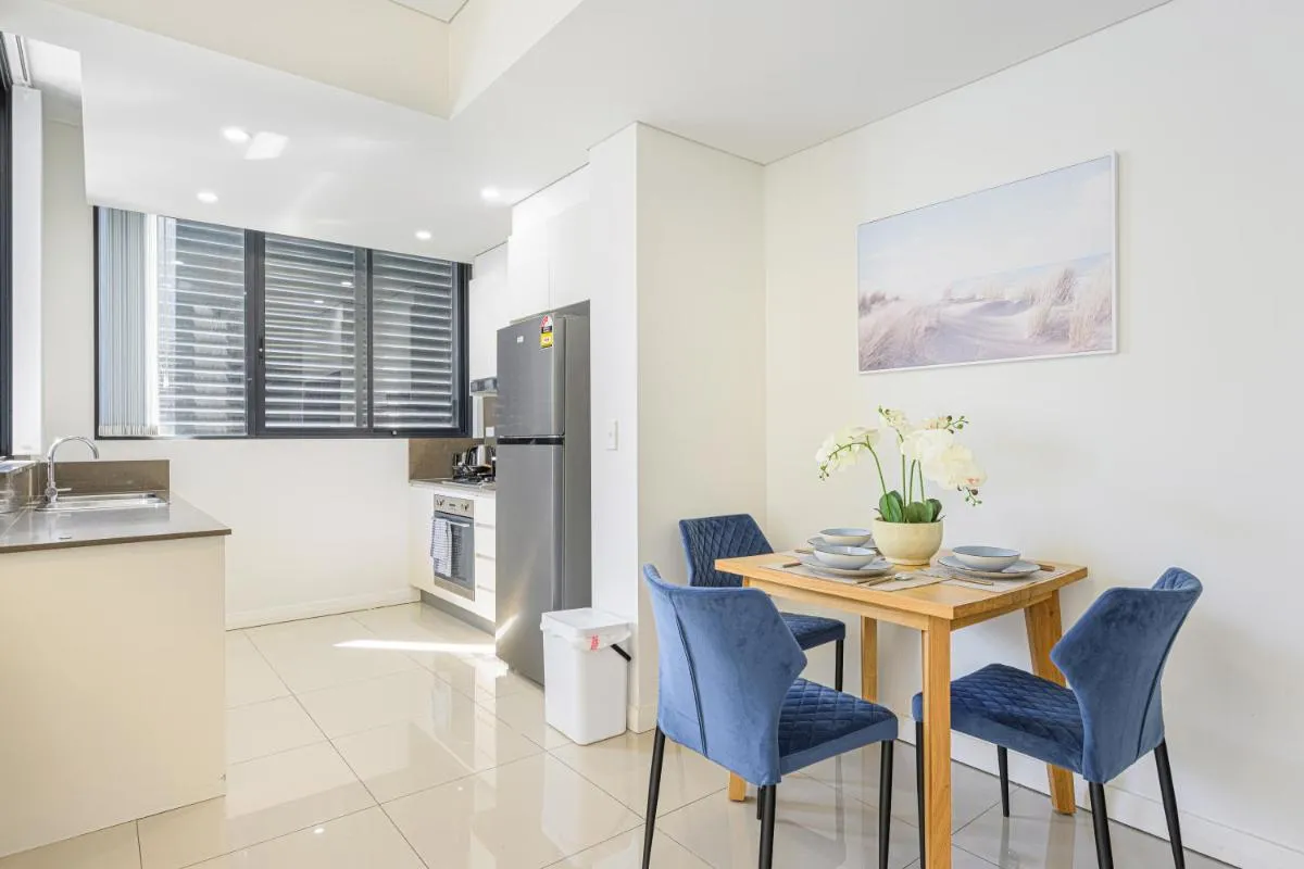 Image 3 of RoseberyZetland2Br ApSleep 6FreePWoolworths