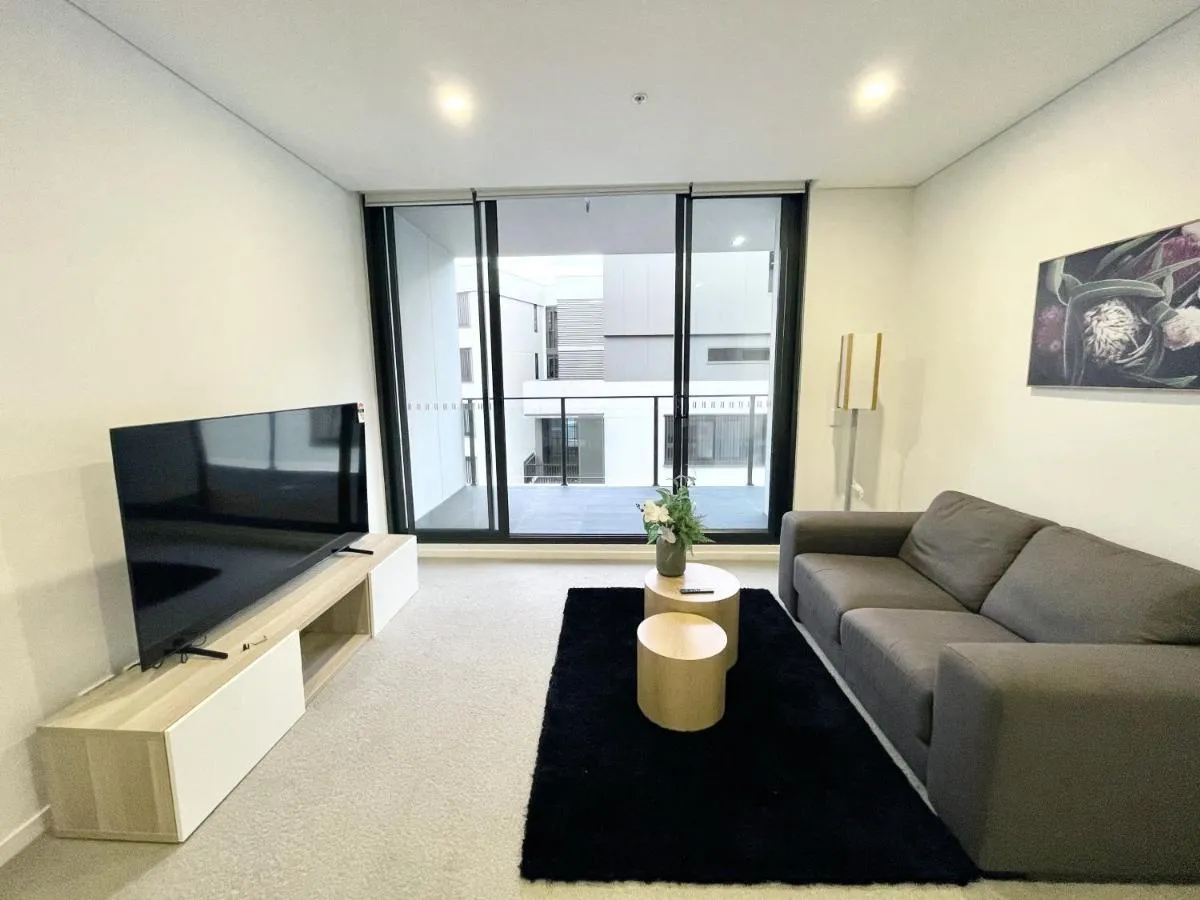 Image 3 of Spacious1 BR@waterfront Olympic Park_free carpark