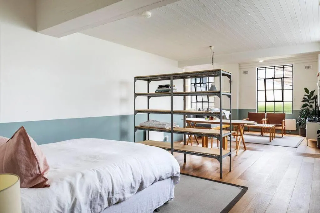 Image of Spacious studio apt Darlinghurst