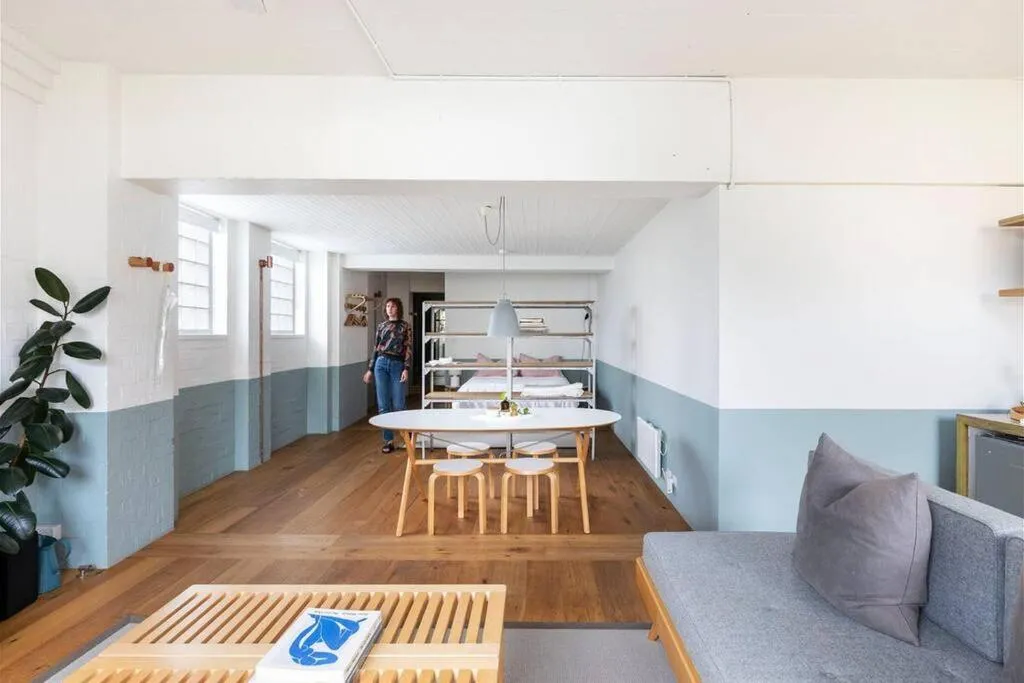 Image 4 of Spacious studio apt Darlinghurst