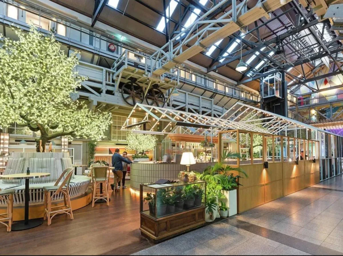 Image 3 of Spectacular Waterfront With Cosmopolitan Lifestyle