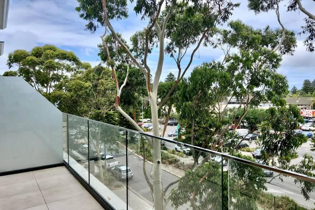 Image 5 of Stay and Sea!