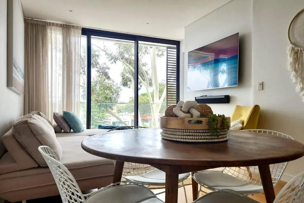 Image 4 of Stay and Sea!