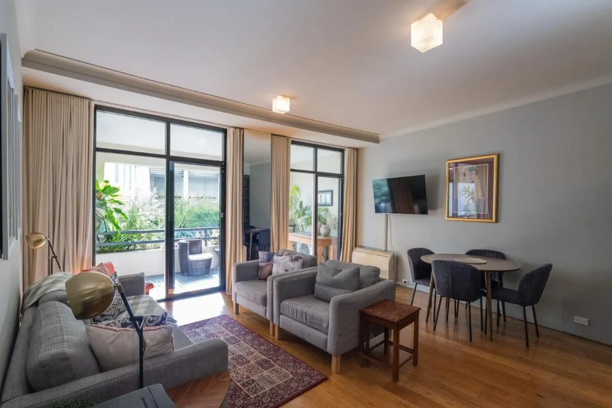 Image 5 of Stunning 1Bed Surry Hills Balcony Apt w Parking