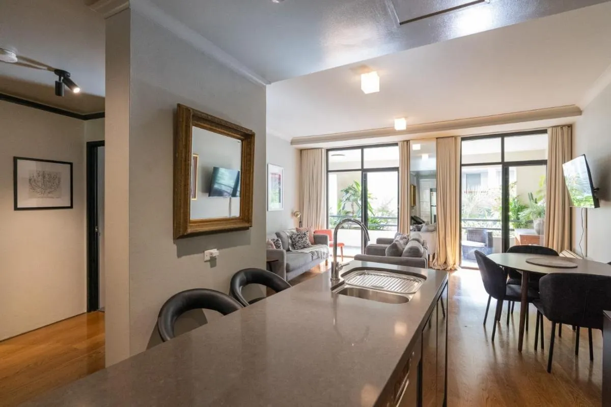 Image 4 of Stunning 1Bed Surry Hills Balcony Apt w Parking