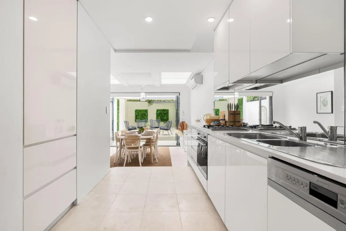 Image 3 of Stunning 3 Bedroom Terrace House in Vibrant Area