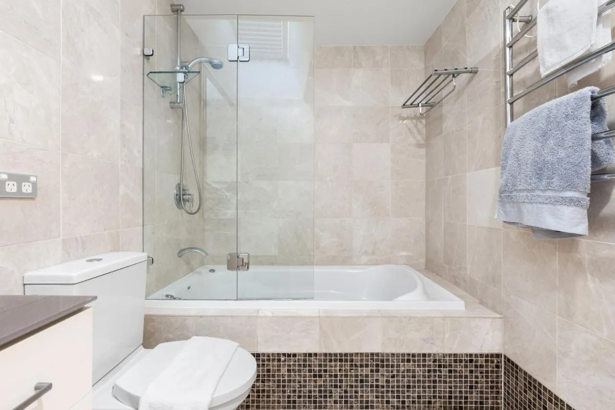 Image 2 of Stunning 3 Bedroom Terrace House in Vibrant Area