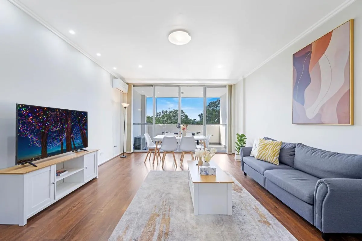 Image 4 of Stylish 2B2B Retreat Near Airport