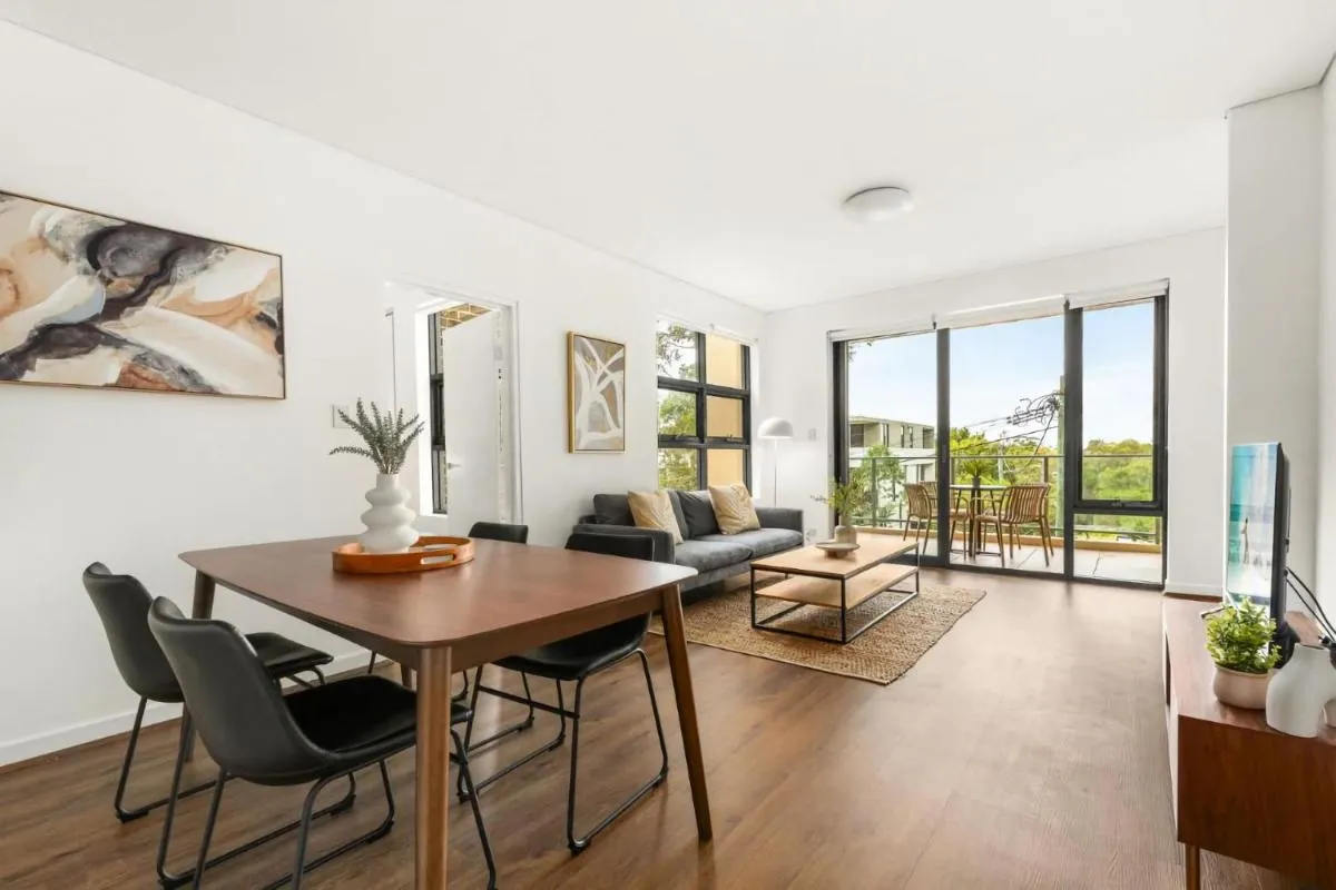 Image 3 of Stylish 2 Bed 2 Bath with Parking in Lane Cove