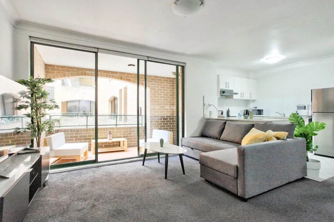 Image of Stylish 2 Bedroom Apartment Chippendale