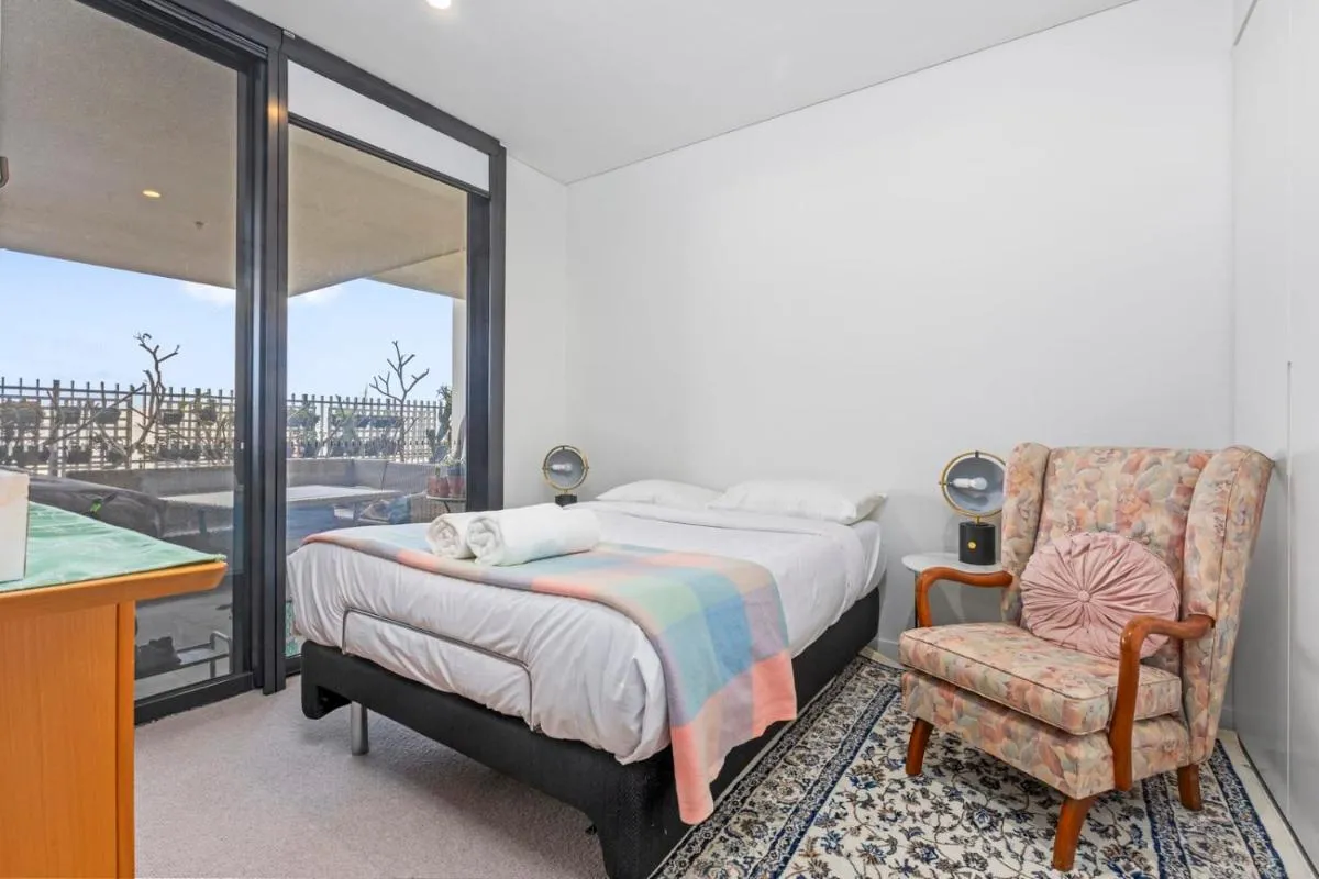 Image 6 of Stylish & Spacious 3BR Apt