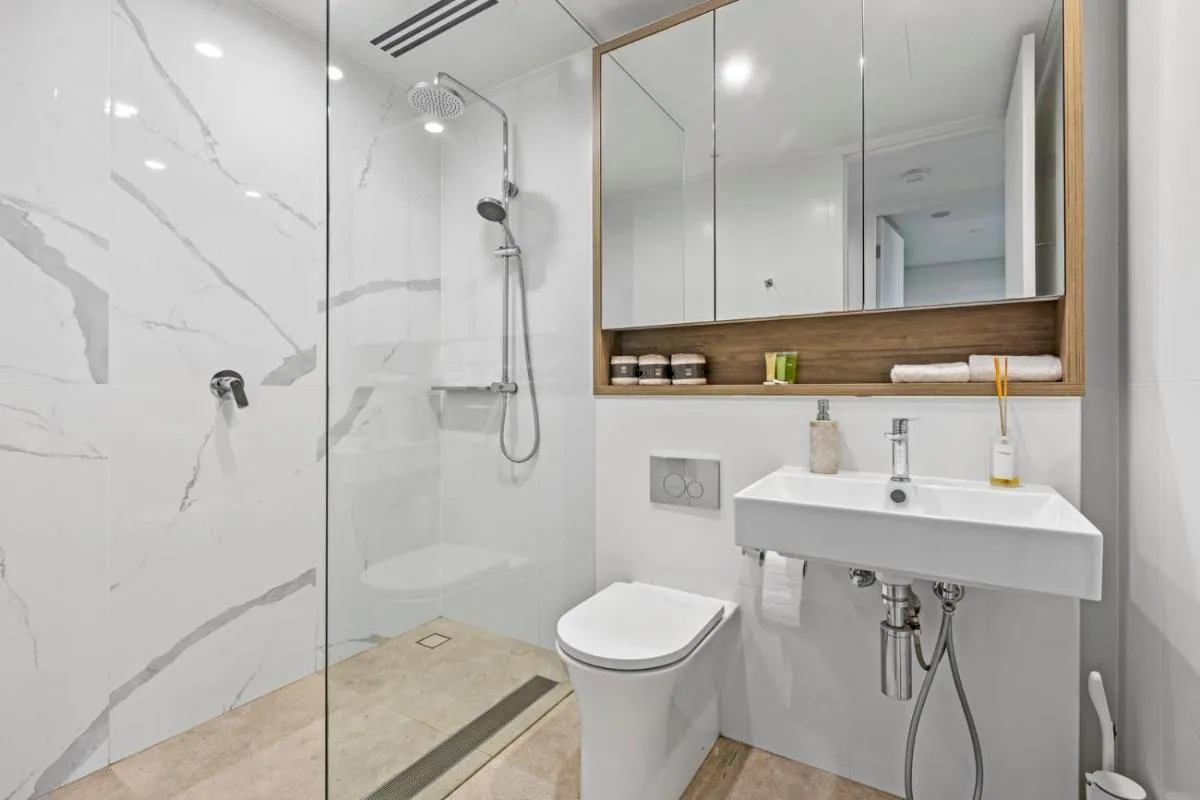 Image 2 of Stylish & Spacious 3BR Apt