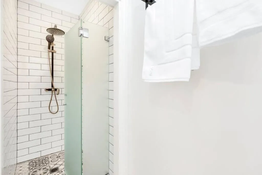 Image 6 of Stylish Sydney CBD 2 bedroom apartment 54