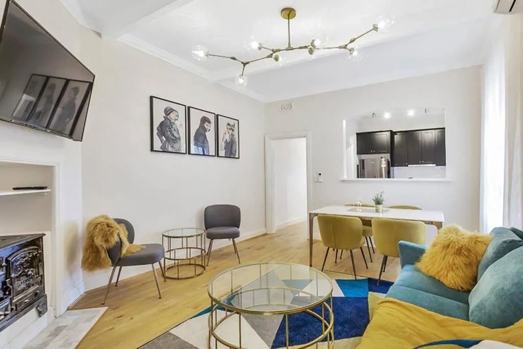 Image 3 of Stylish Sydney CBD 2 bedroom apartment 54