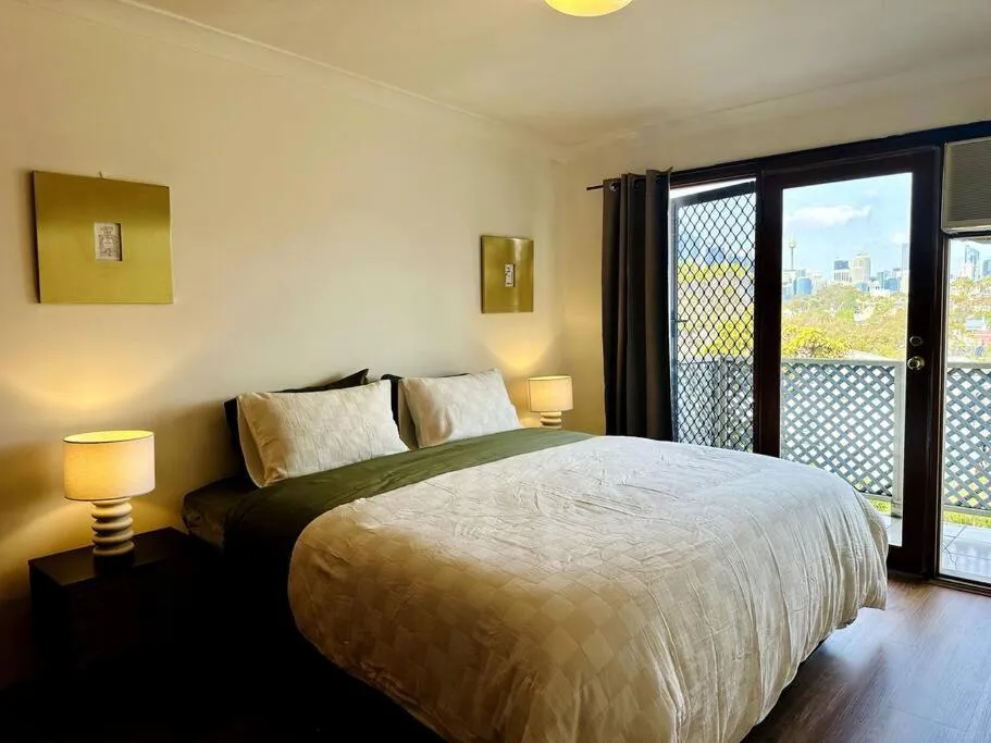 Image 2 of Stylish home – Harbour Bridge views