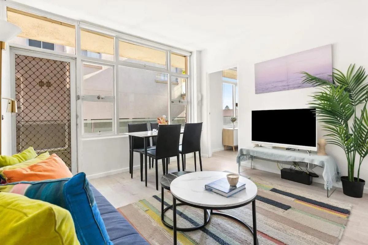 Image 4 of Sundeck Surfscape – Upbeat Beachside Living in Bondi