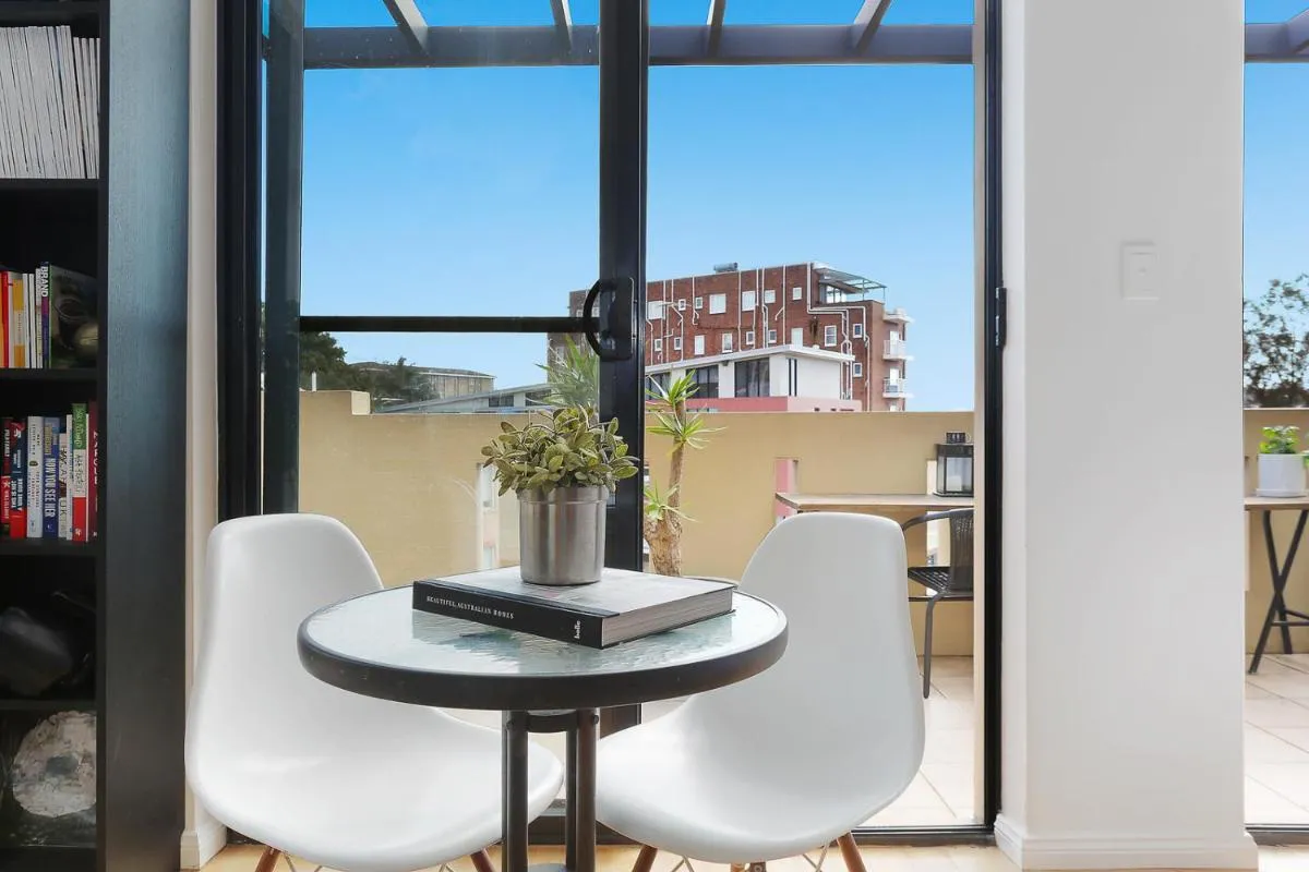 Image 2 of Sun-drenched Penthouse-style Studio with Lrg Terrace