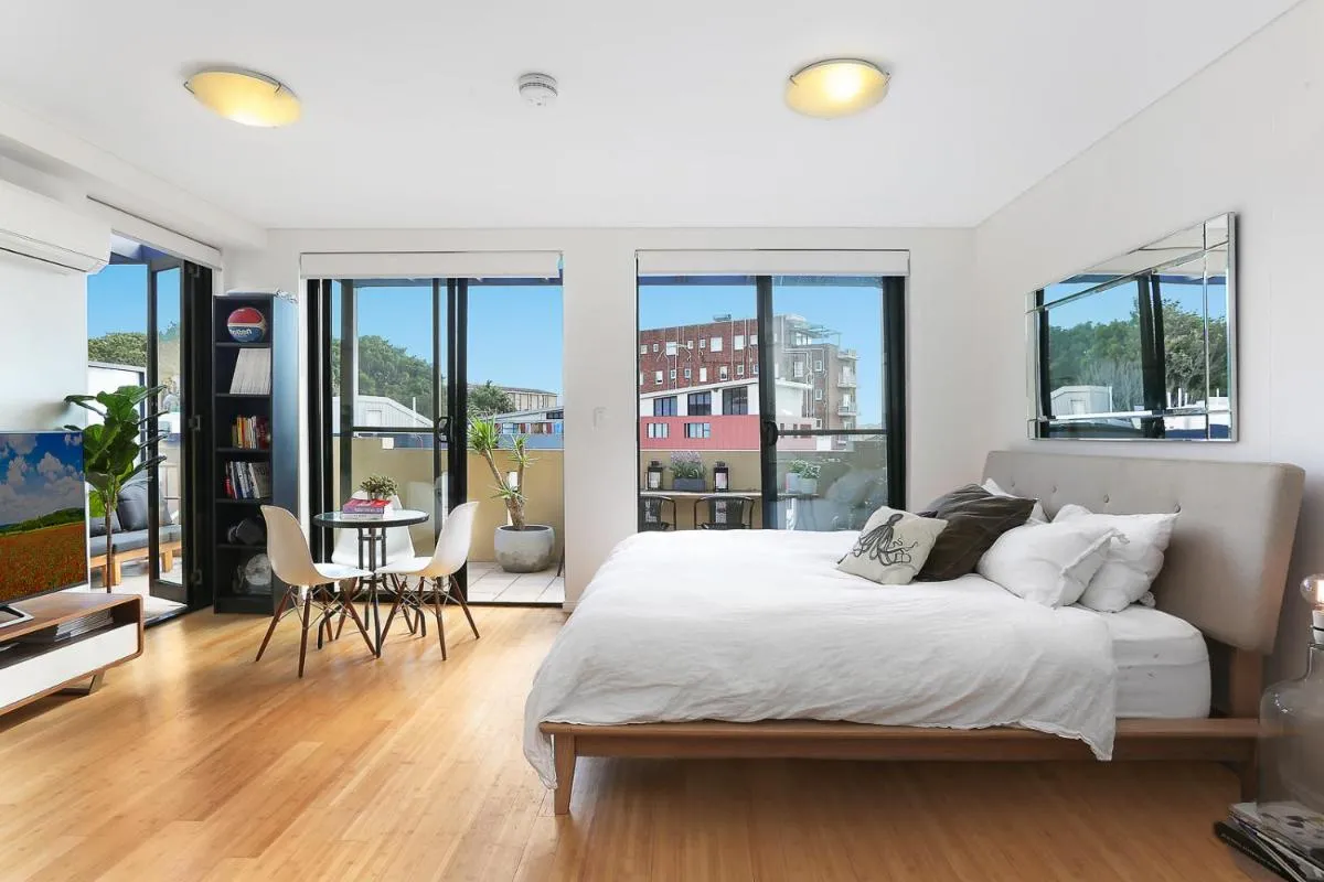 Image 1 of Sun-drenched Penthouse-style Studio with Lrg Terrace