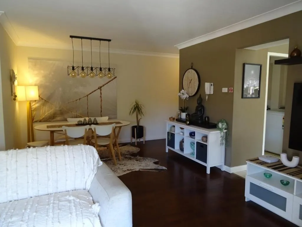 Image of Sunny 2 bed Restaurants beach at door Pets O.K