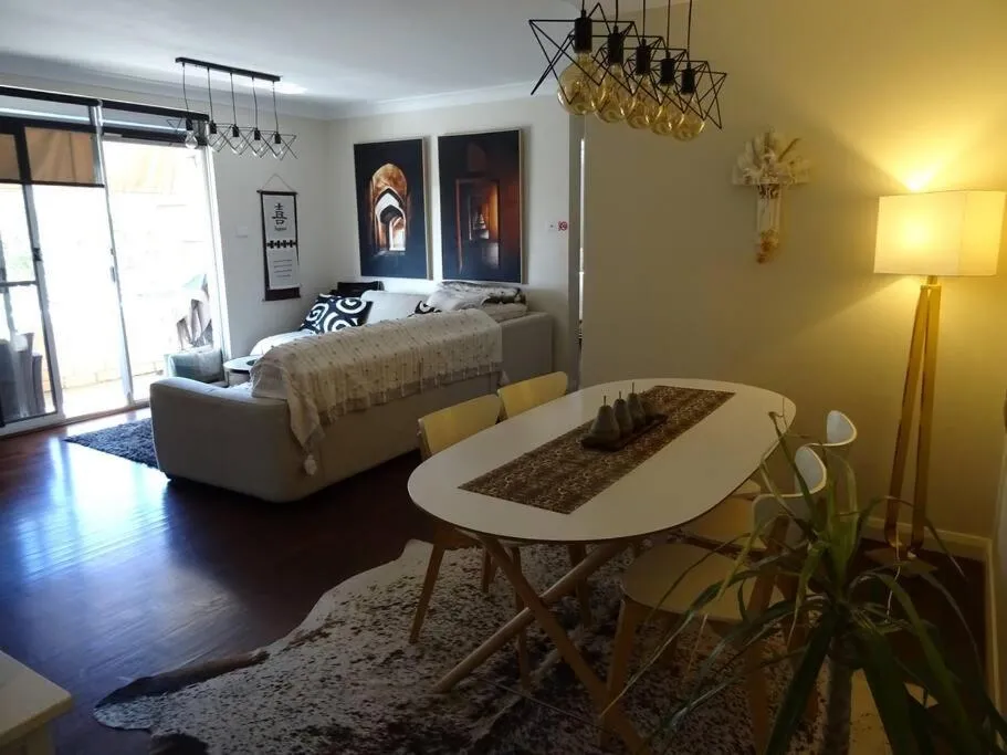 Image 2 of Sunny 2 bed Restaurants beach at door Pets O.K