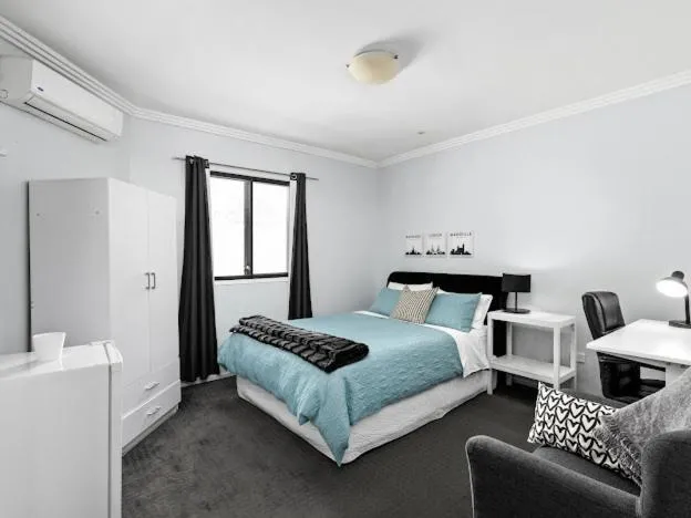 Image 5 of Sunny Rooms Mascot