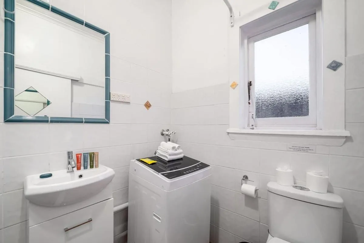 Image 2 of ‘Sunnyside Up’ Local Living by Bondi Beach