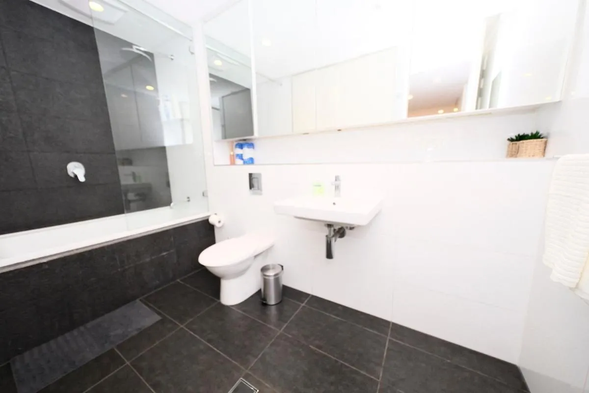 Image 2 of Superb 1 bed apartment in Syd CBD Darling Harbour