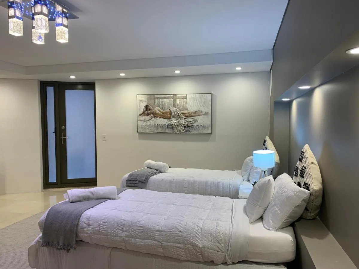 Image 1 of Superior Putney Studio, Short drive to Parklands and Olympic