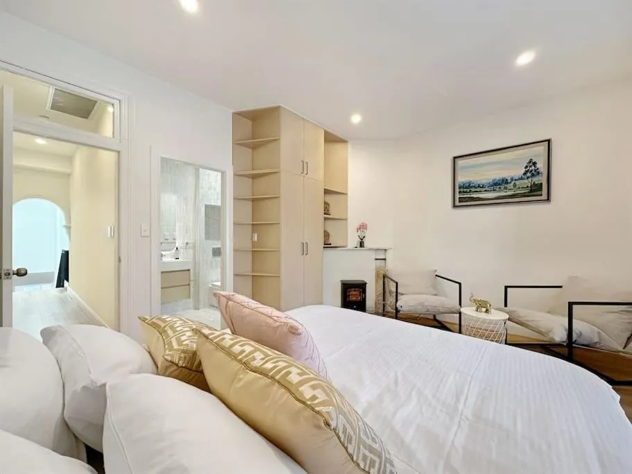 Image 6 of Sydney CBD Newly Renovated Large Terrace