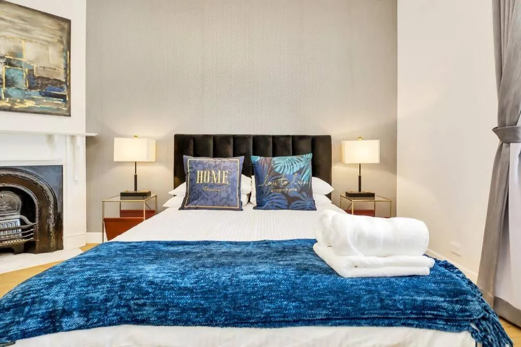 Image 6 of Sydney CBD Waterview Apartment 56A