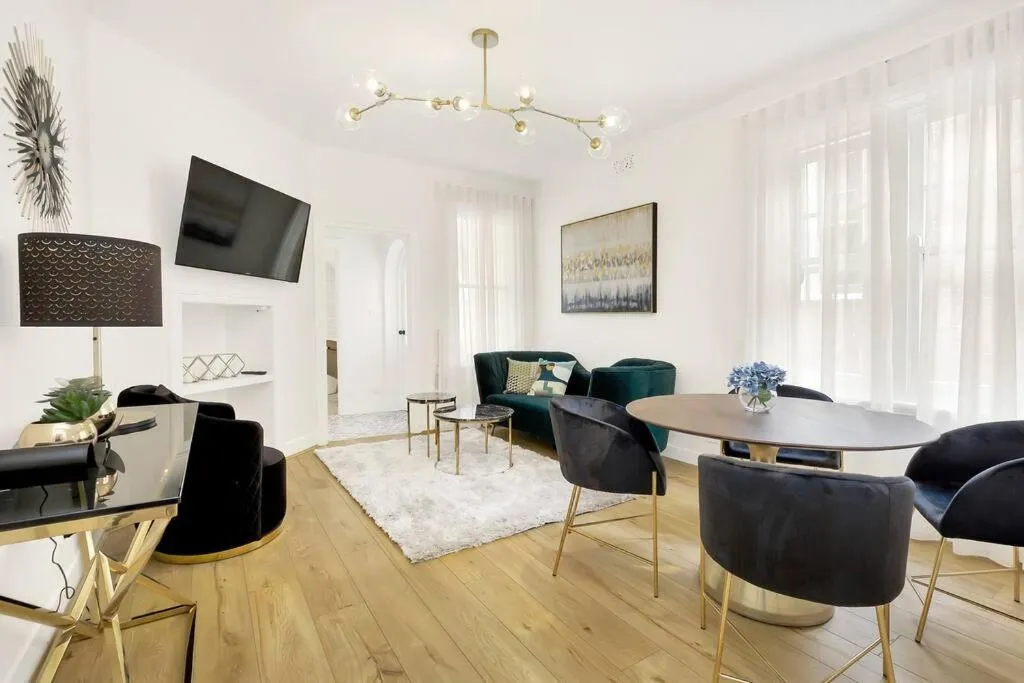 Image 4 of Sydney CBD Waterview Apartment 56A