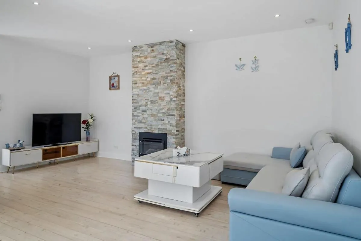 Image 5 of Tennis Courts Pool Sauna Avalon Beach