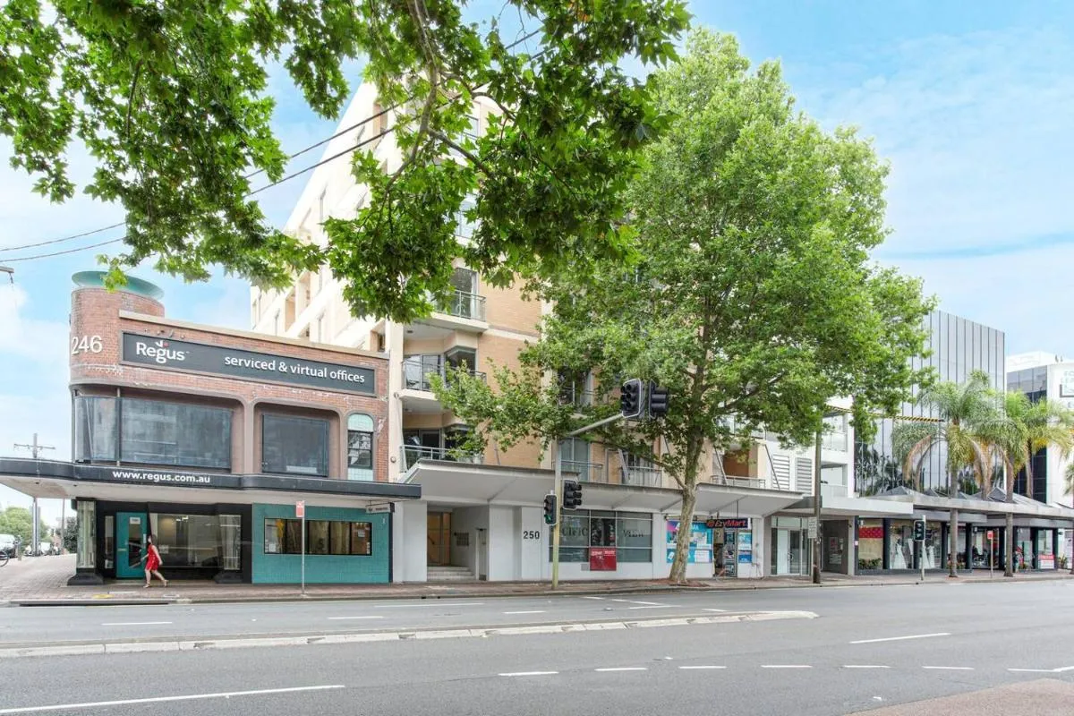 Image 5 of ‘The Crows Nest’ Spacious Studio with Balcony