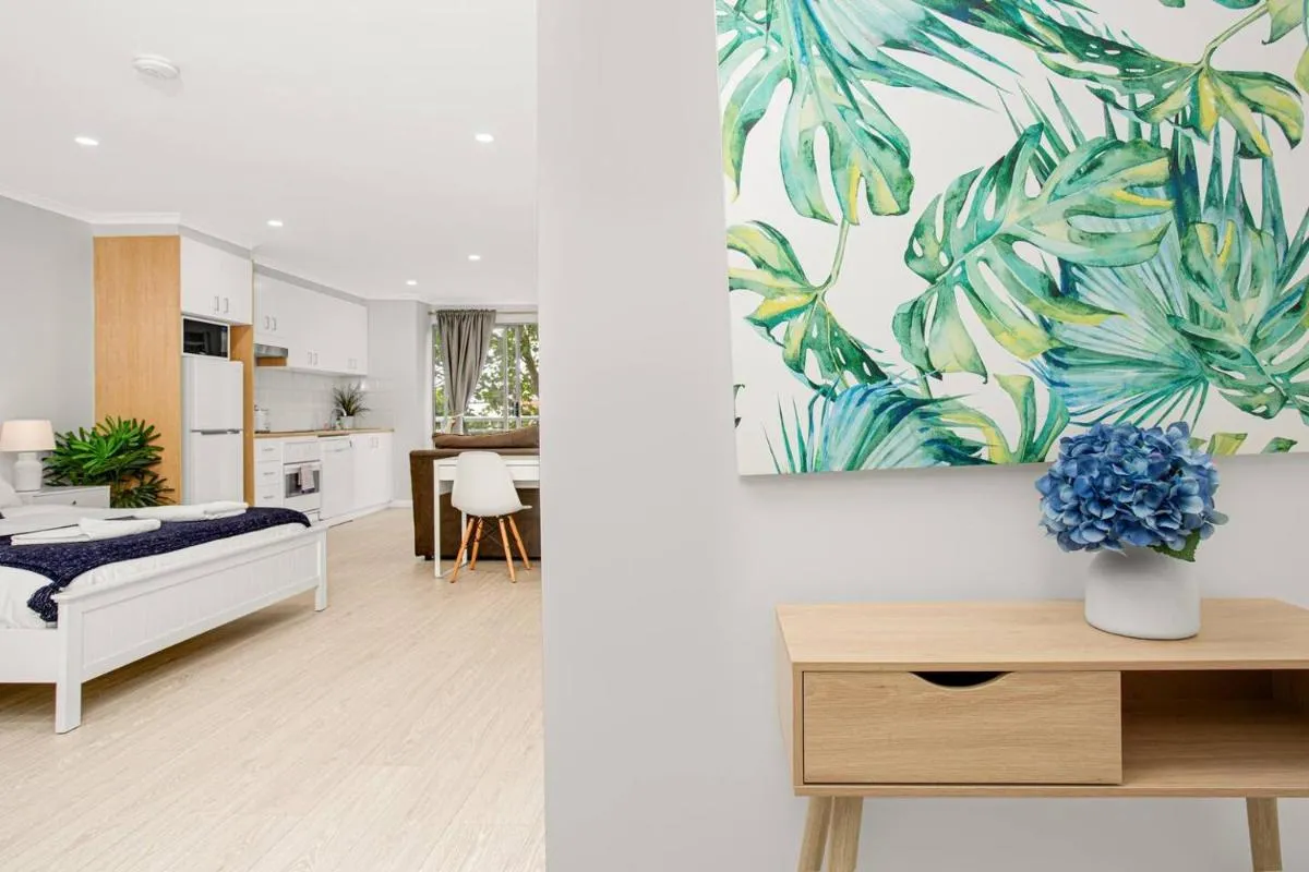 Image 1 of ‘The Crows Nest’ Spacious Studio with Balcony