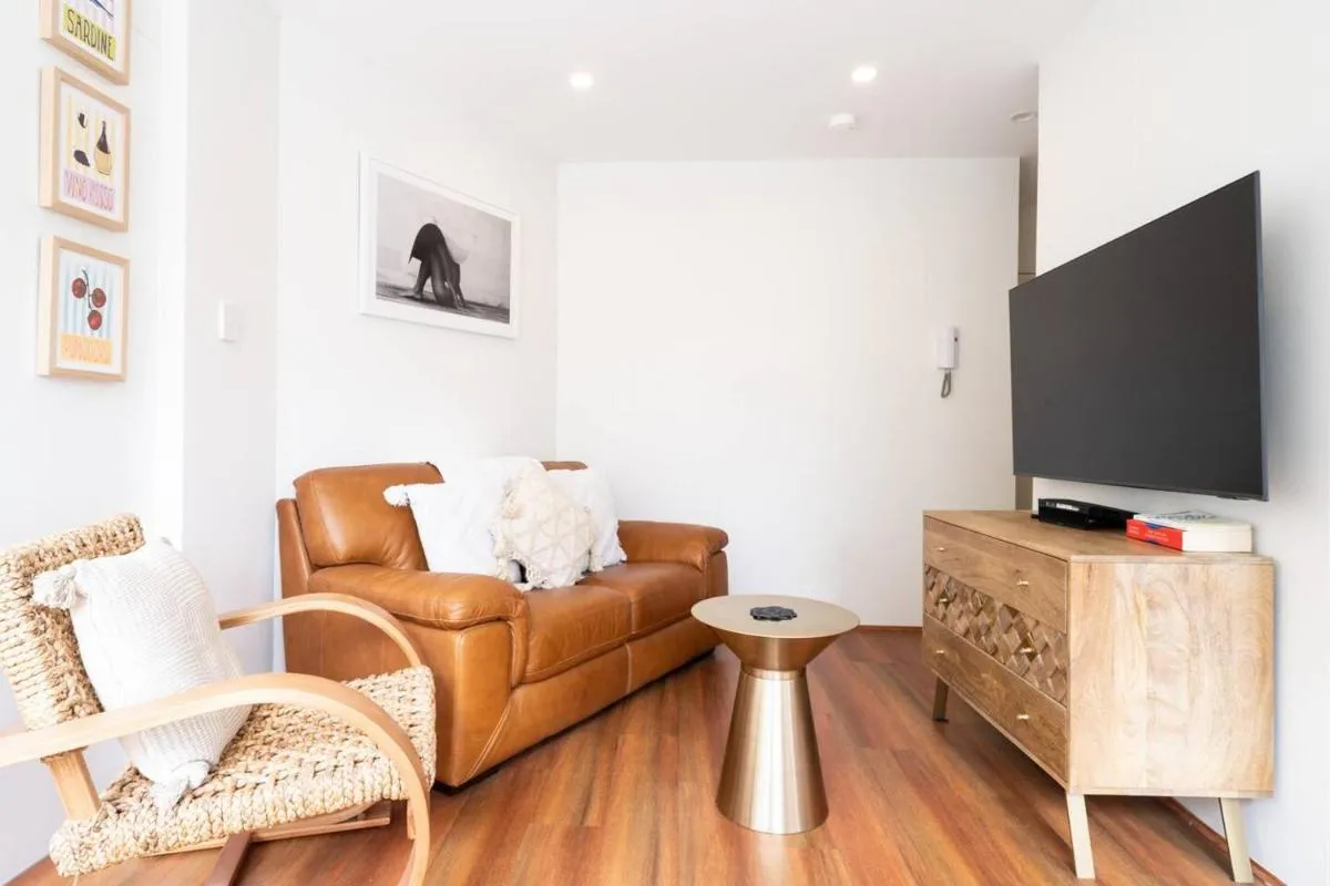 Image 4 of ‘The Golden Gate’ Cosy & Charming Inner-City Retreat