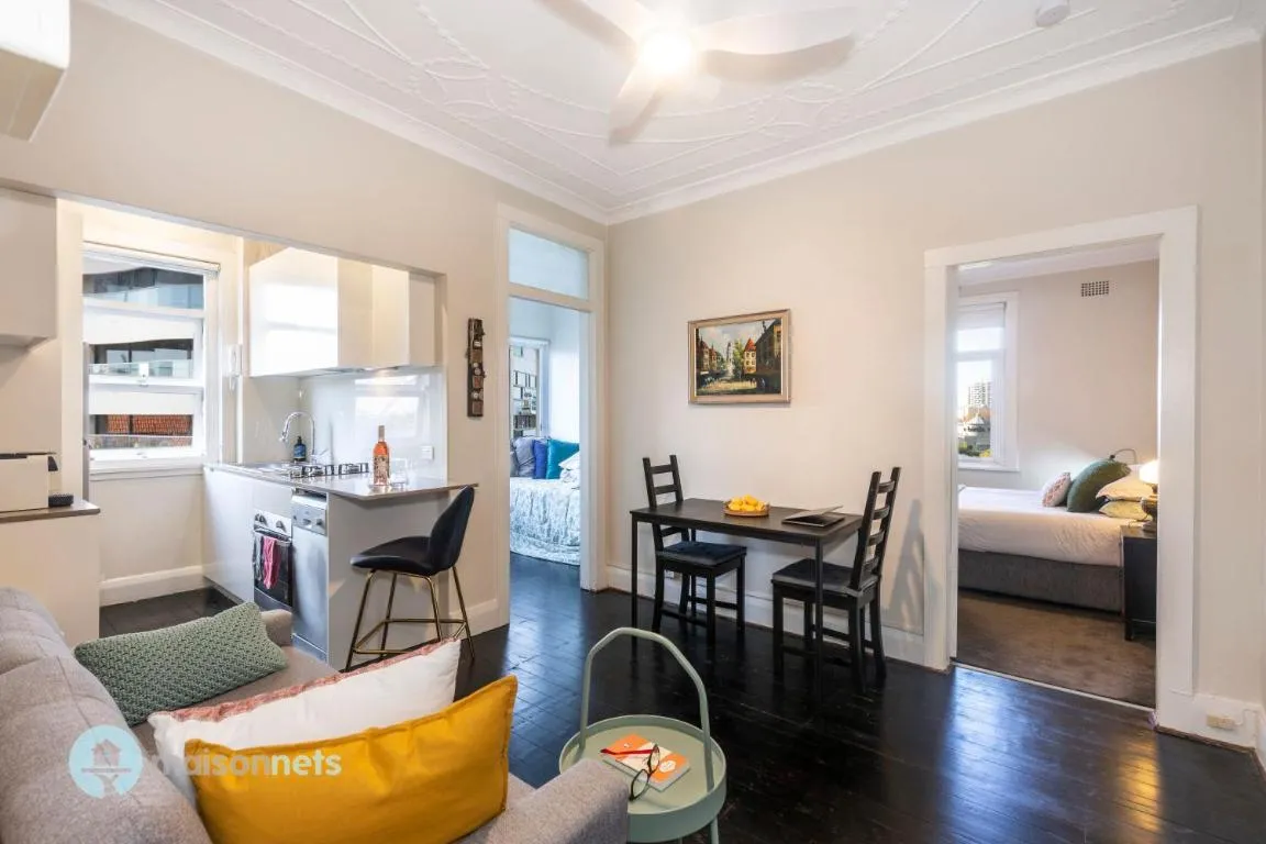 Image of Top Floor 1 Bedroom Apt Sunroom Close To CBD